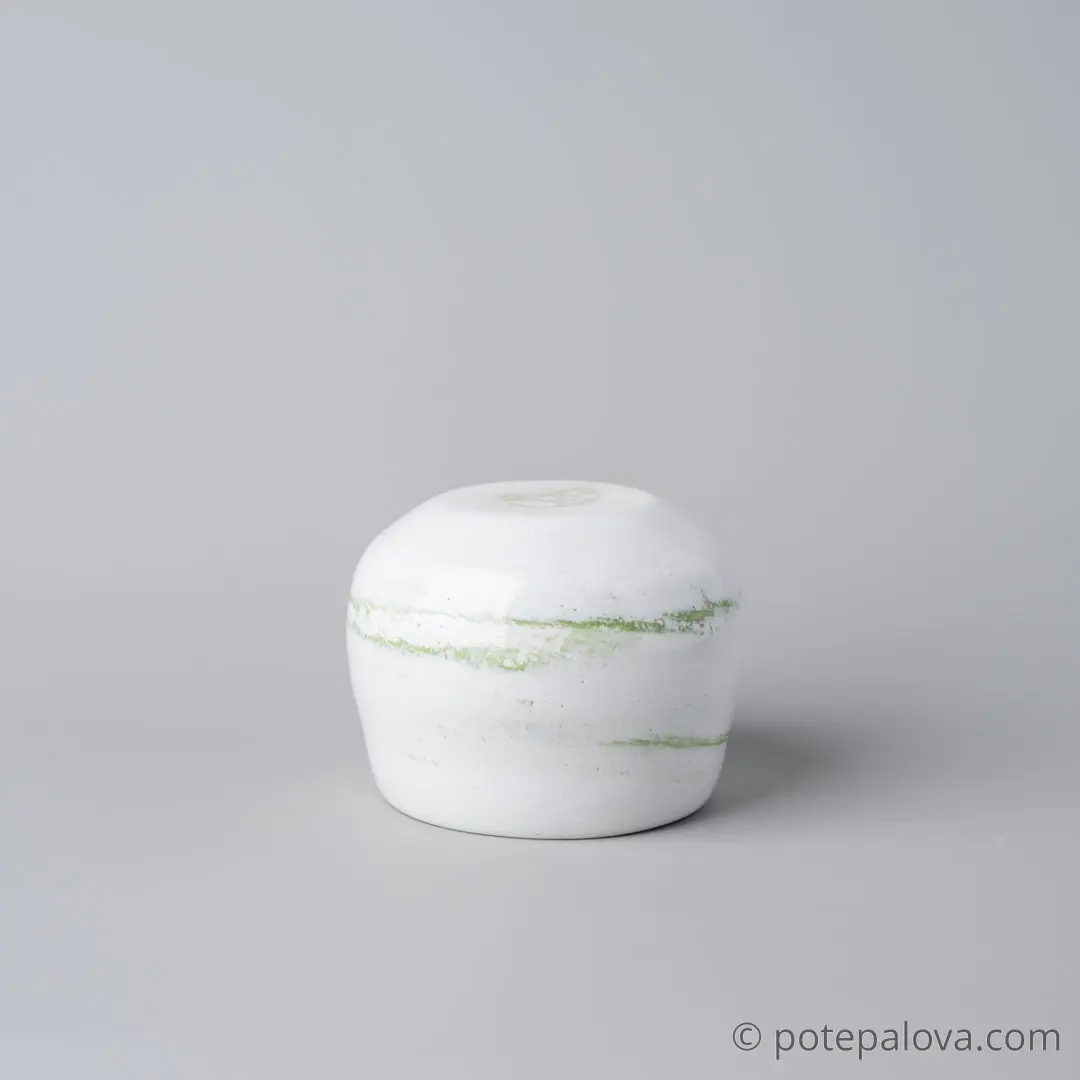 картинка Фарфоровый стакан Нерияги бело-зеленый - DishWishes.Ru