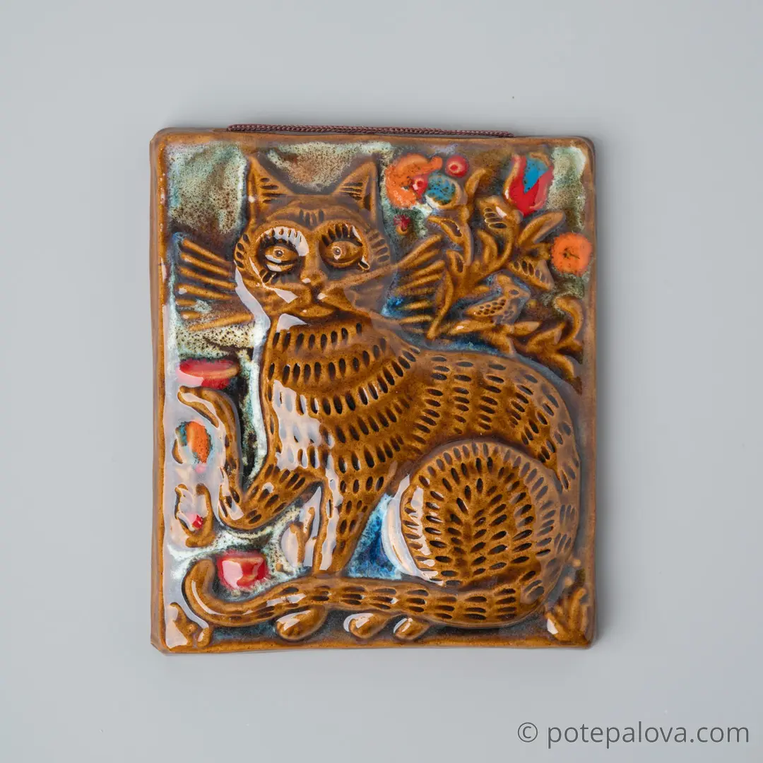 картинка Изразец ручной работы "Кошкин дом" - DishWishes.Ru