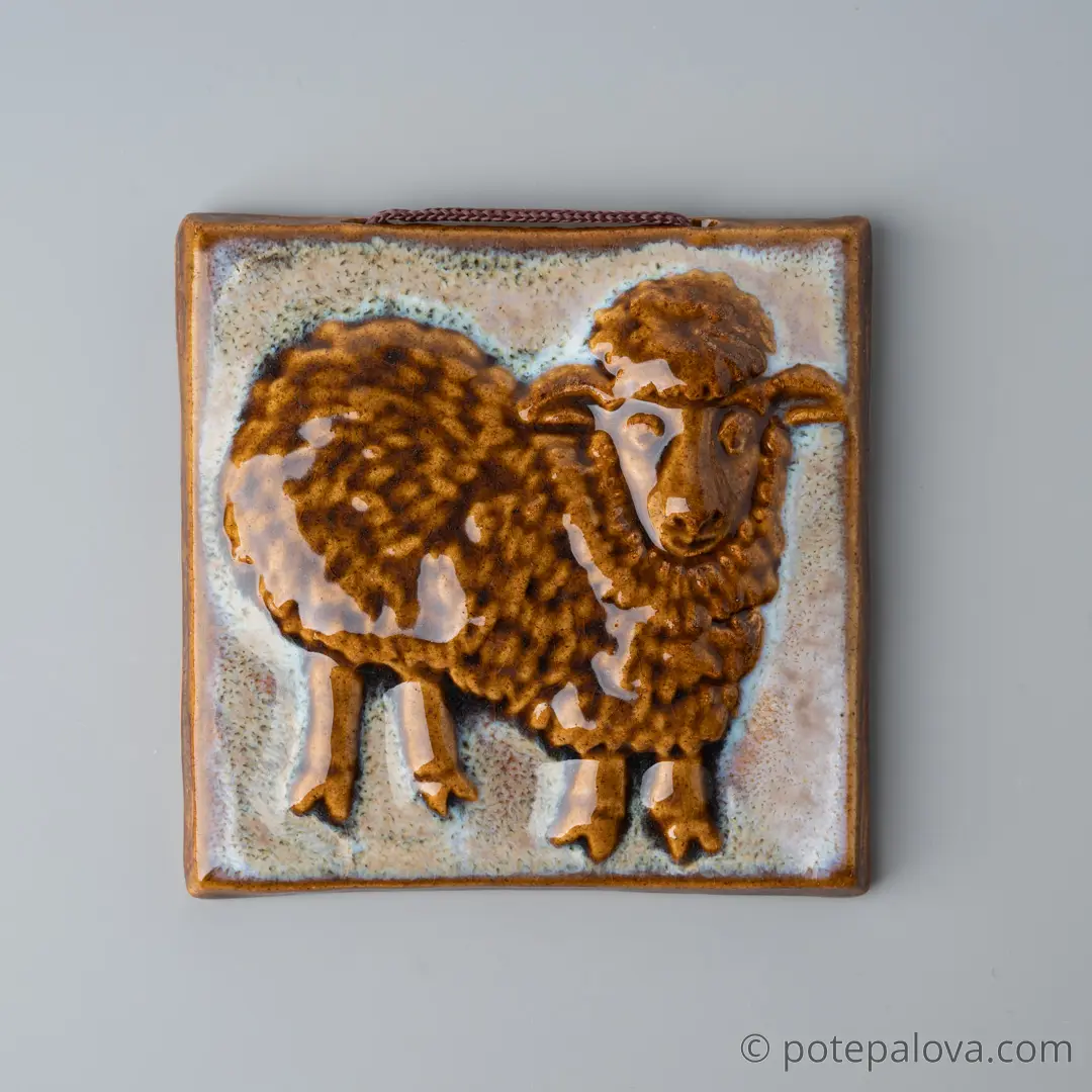 картинка Изразец ручной работы "Овечка" - DishWishes.Ru