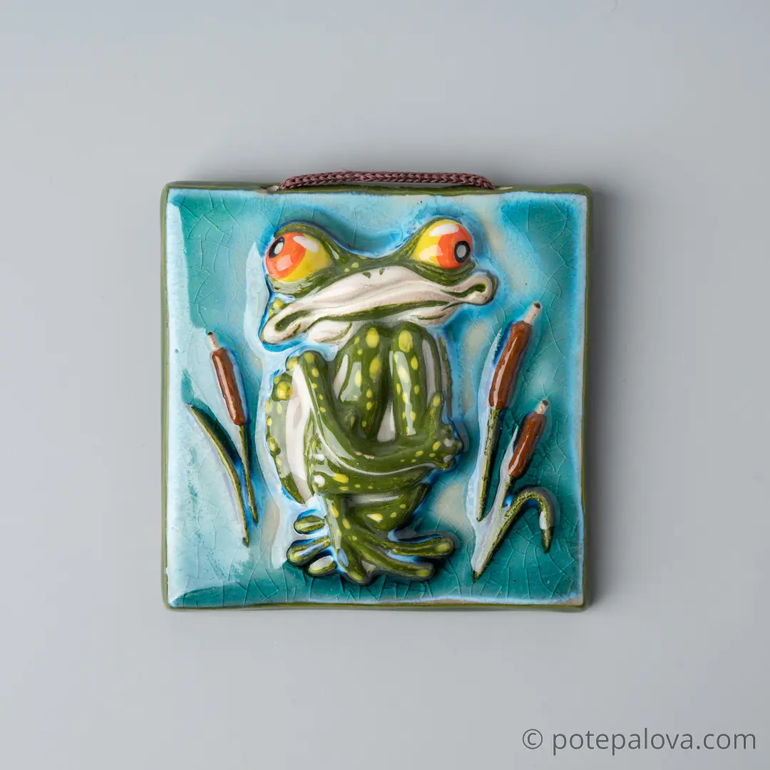картинка Керамический изразец "Лягушонок в камышах" малый - DishWishes.Ru