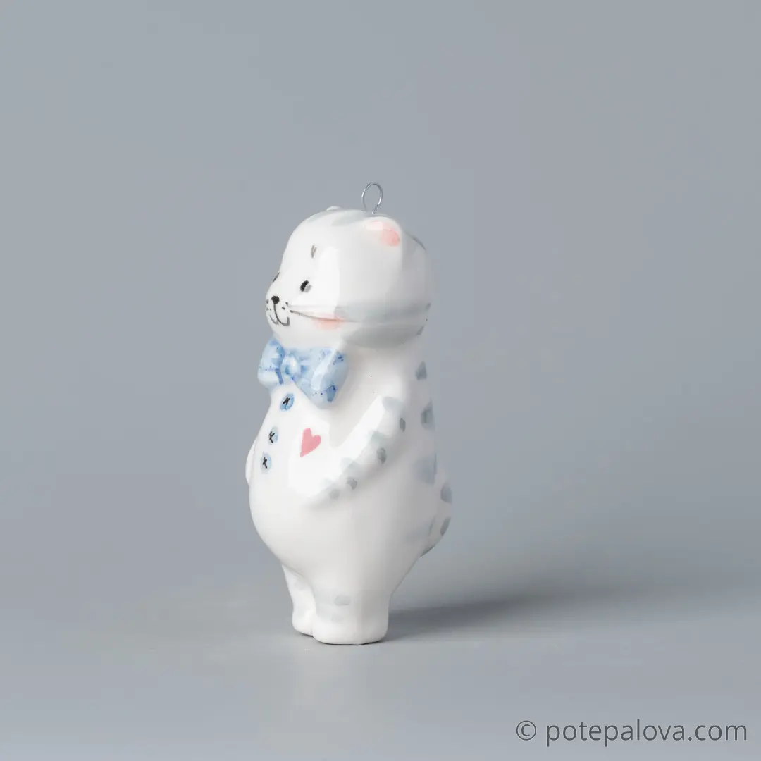 картинка Фарфоровая игрушка "Котик с бантом" 2 - DishWishes.Ru
