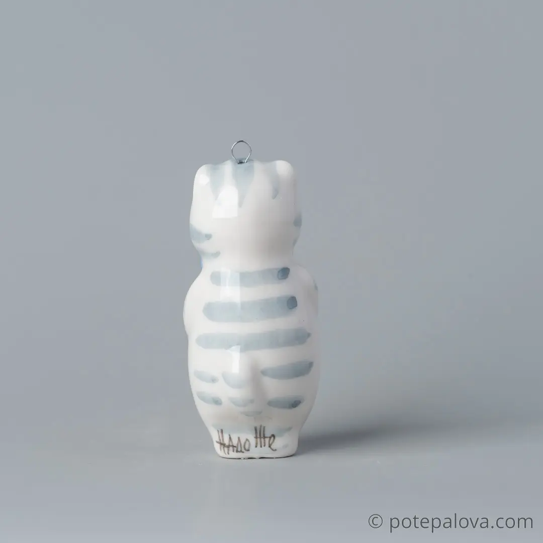 картинка Фарфоровая игрушка "Котик с бантом" 3 - DishWishes.Ru