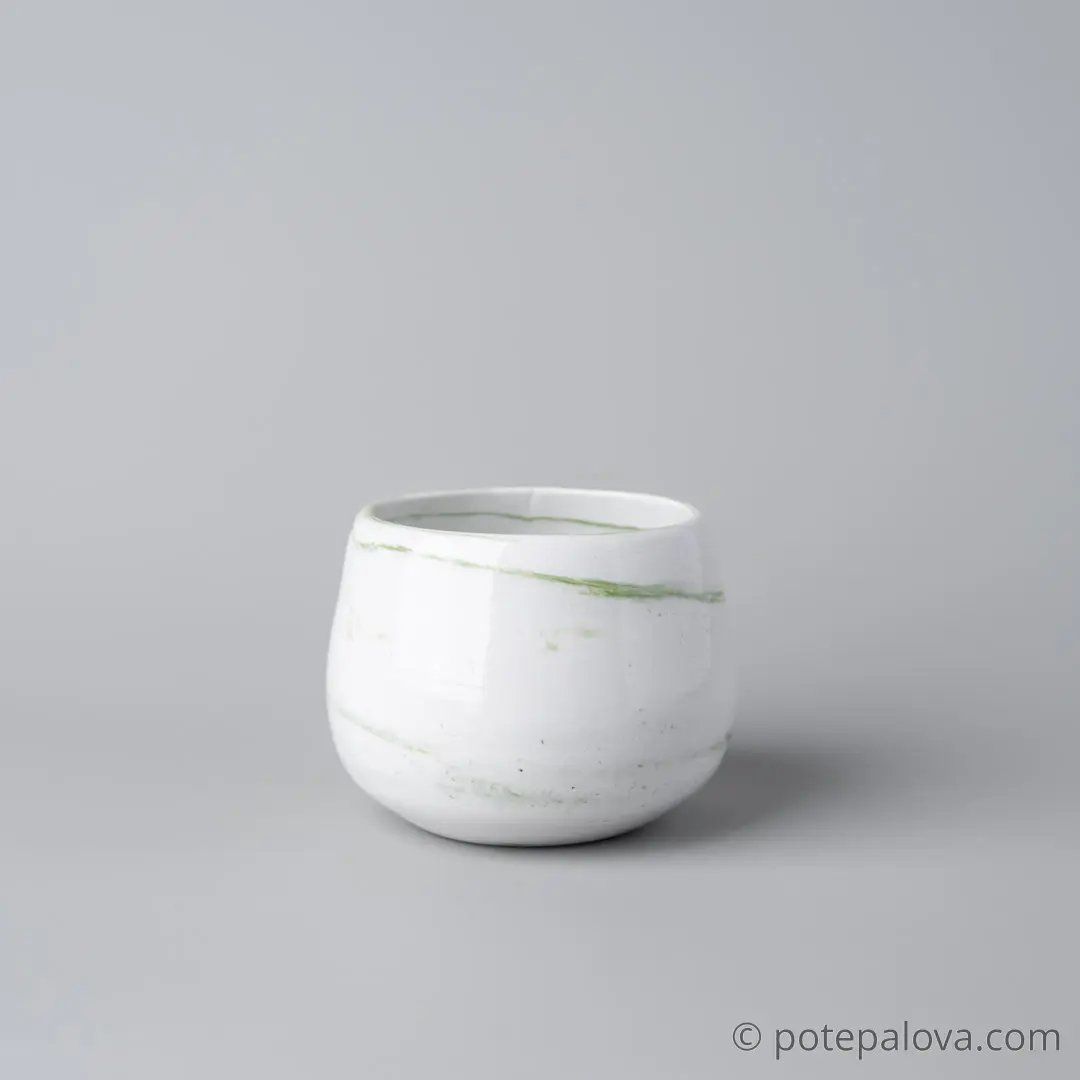 картинка Фарфоровый стакан Нерияги бело-зеленый - DishWishes.Ru