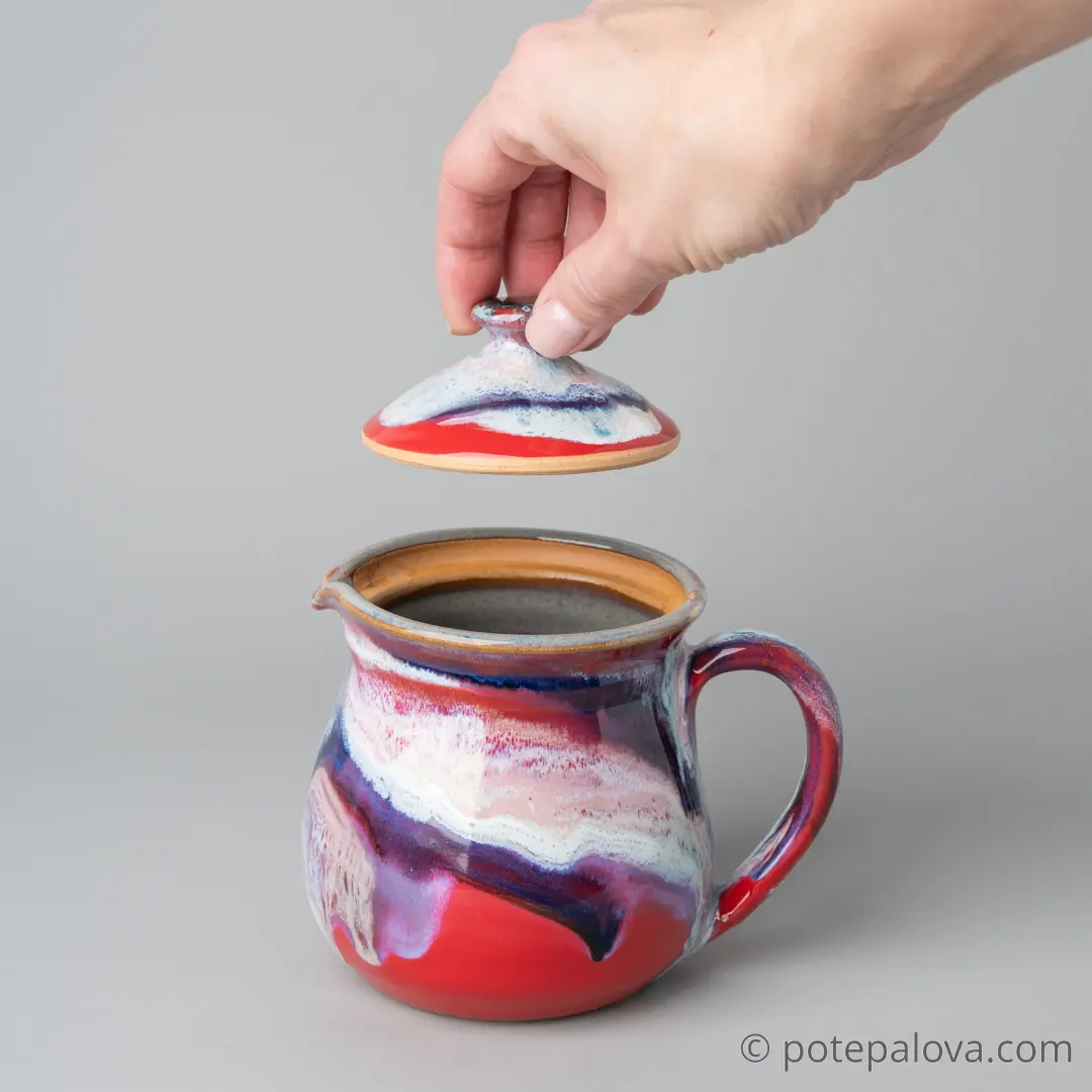 картинка Красный кувшин с крышкой 0,6 литра - DishWishes.Ru