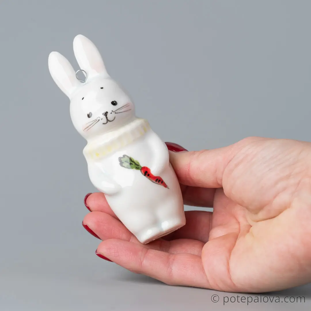 картинка Фарфоровая игрушка "Зайчик в жабо" 1 - DishWishes.Ru