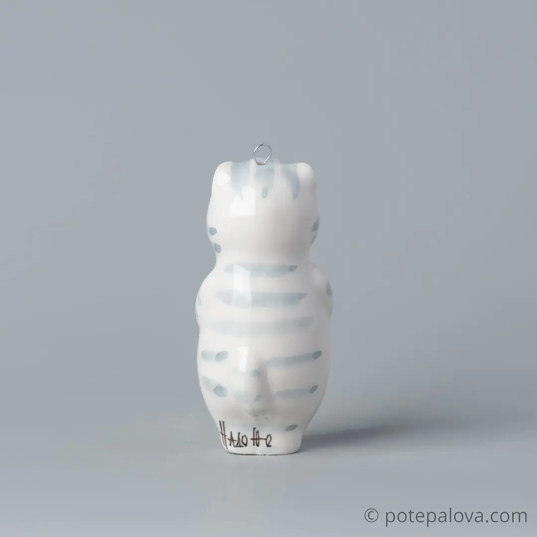 картинка Фарфоровая игрушка "Котик с бантом" 4 - DishWishes.Ru