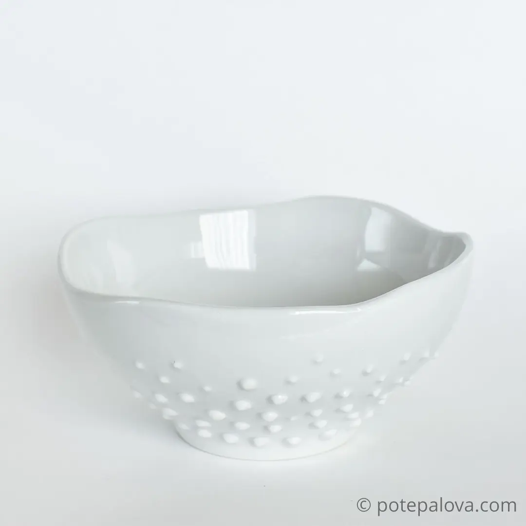 картинка Белый салатник с шипами - DishWishes.Ru