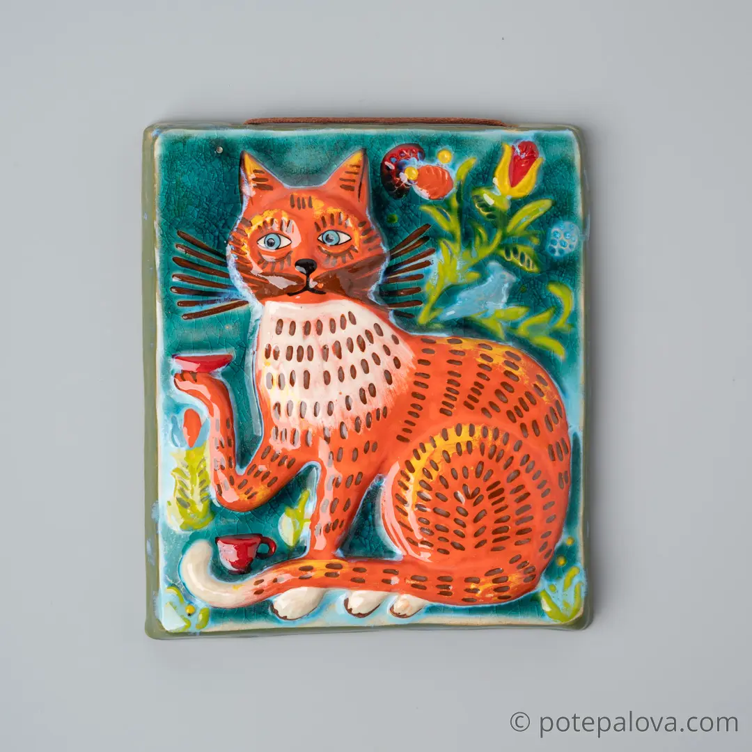 картинка Изразец ручной работы "Кошкин дом" с росписью - DishWishes.Ru