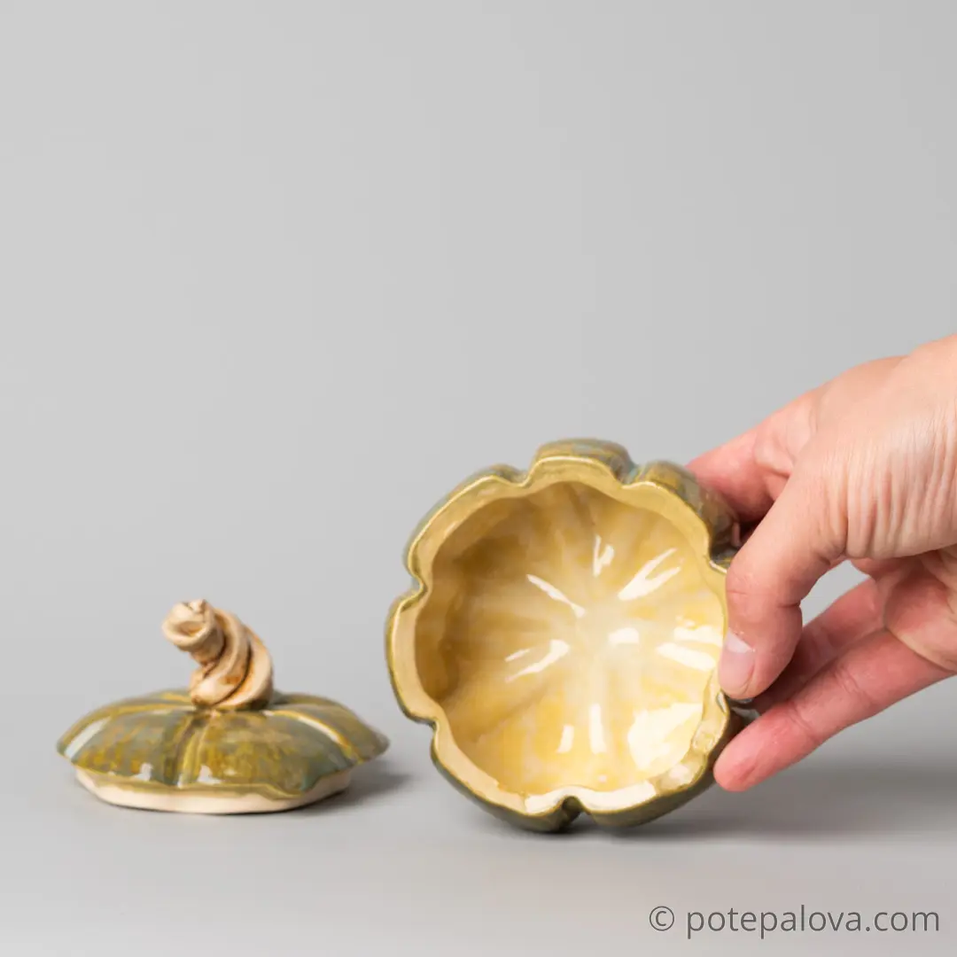 картинка Керамическая тыковка зеленая круглая средняя - DishWishes.Ru