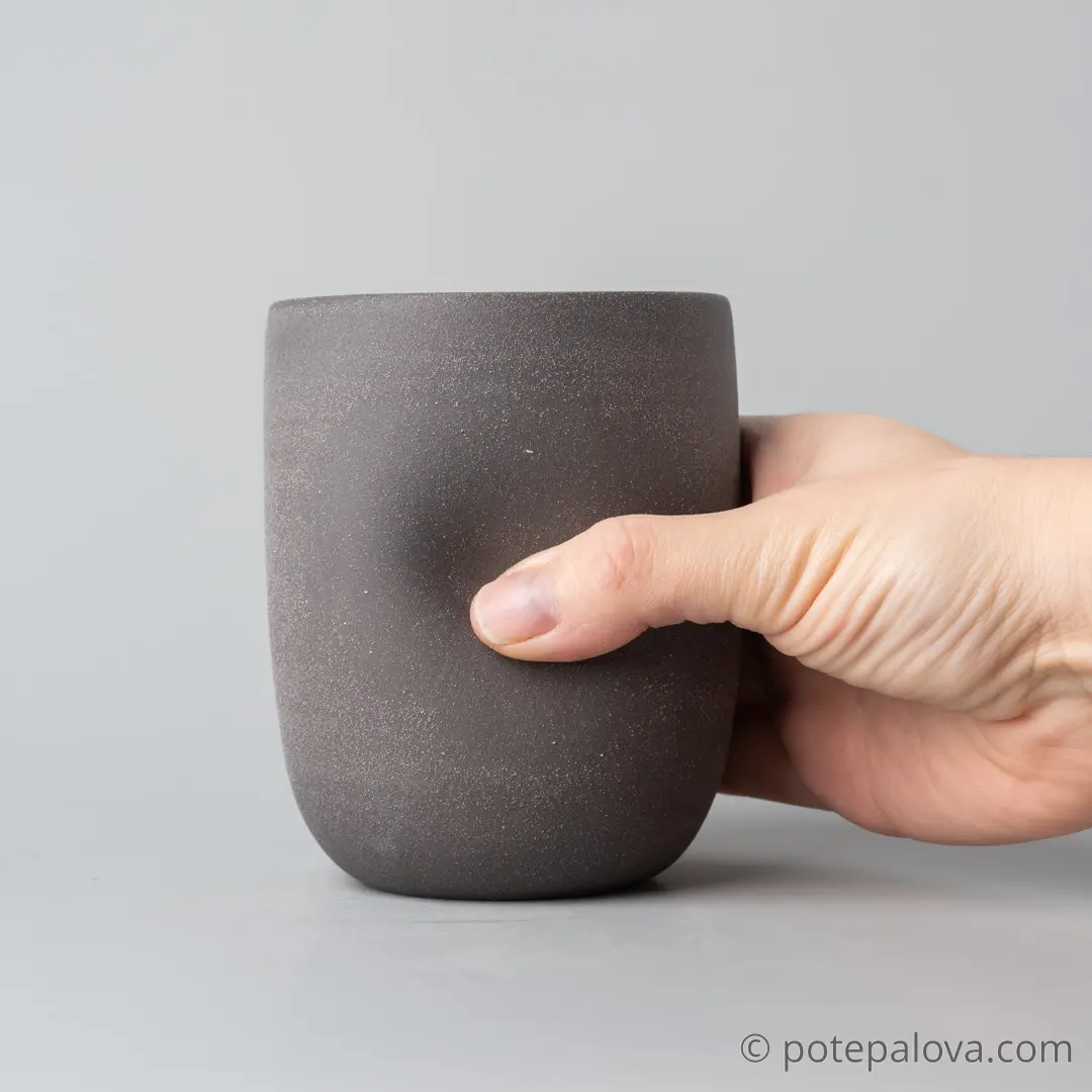 картинка Стакан гончарный Sigma с вмятинами черный 450 мл - DishWishes.Ru