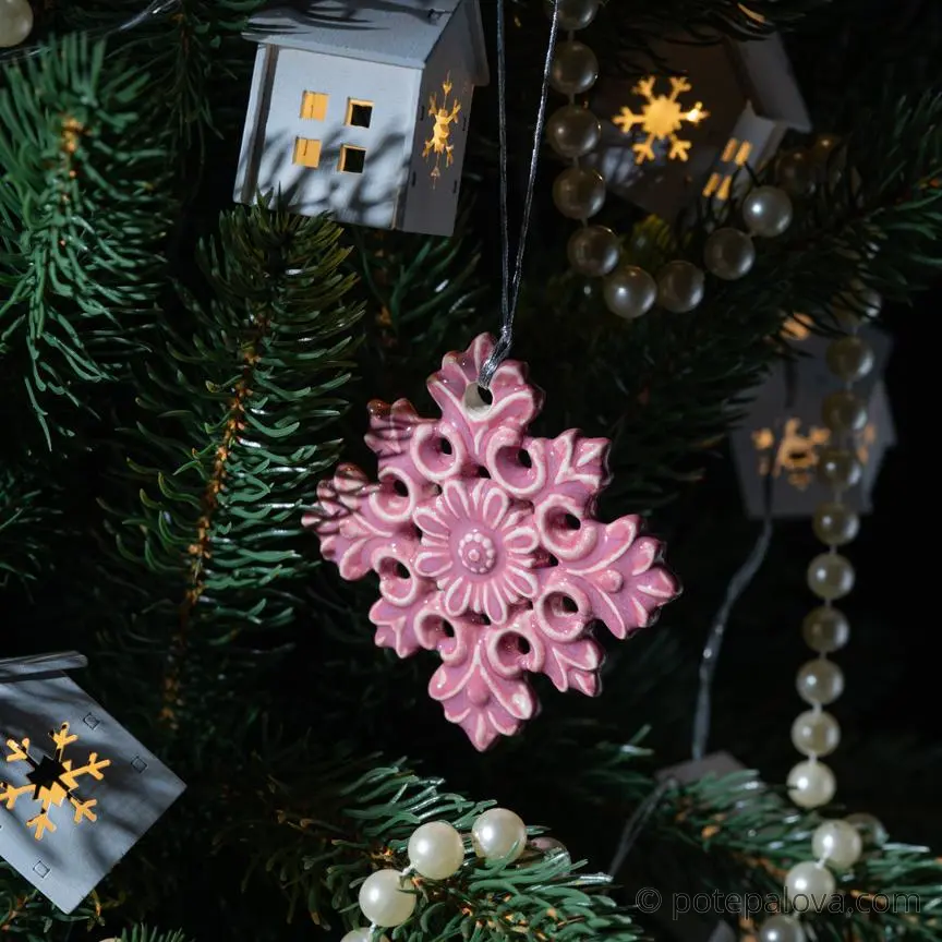 картинка Керамическая снежинка 2 розовая - DishWishes.Ru