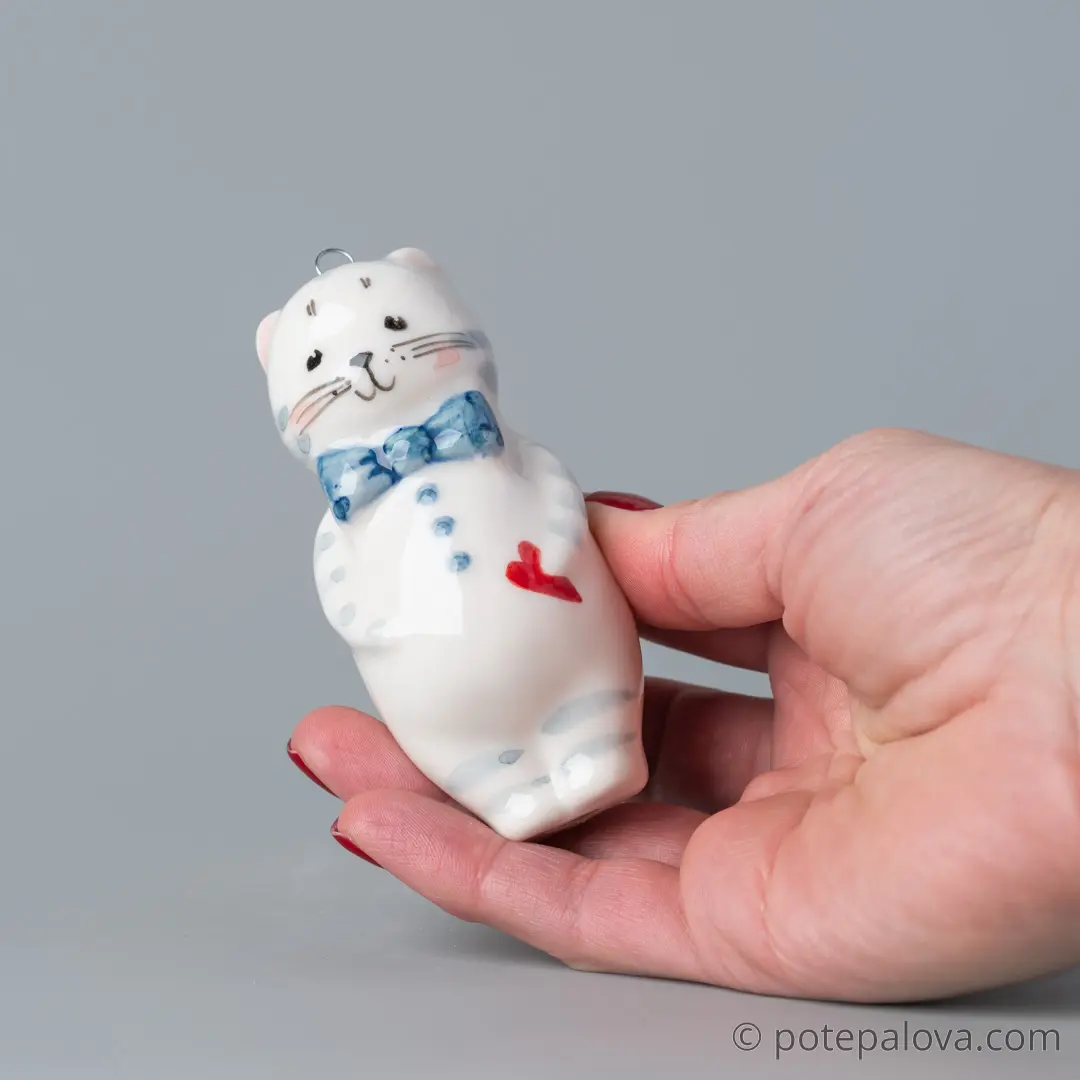 картинка Фарфоровая игрушка "Котик с бантом" 4 - DishWishes.Ru