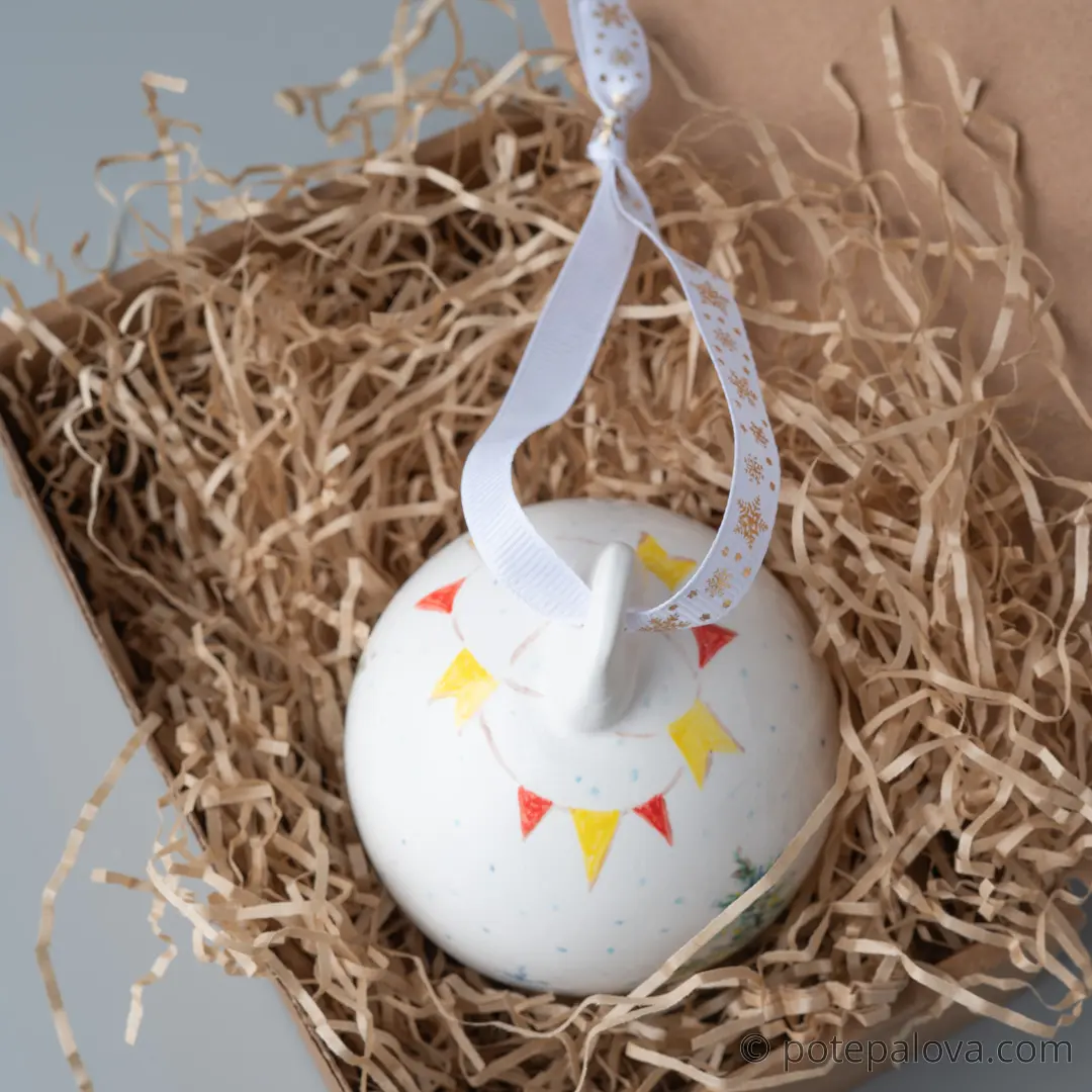 картинка Елочный шар с росписью "Новый год в лесу" - DishWishes.Ru