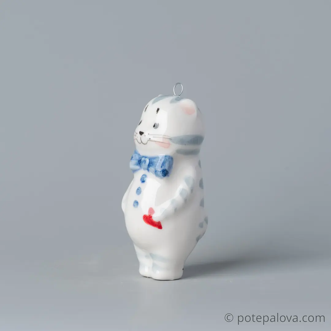 картинка Фарфоровая игрушка "Котик с бантом" 3 - DishWishes.Ru