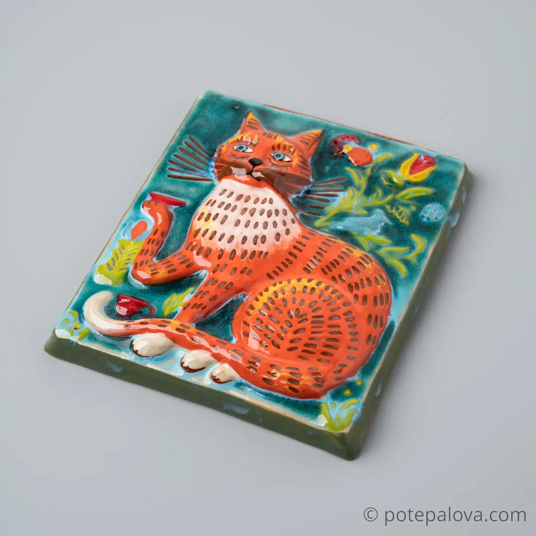 картинка Изразец ручной работы "Кошкин дом" с росписью - DishWishes.Ru