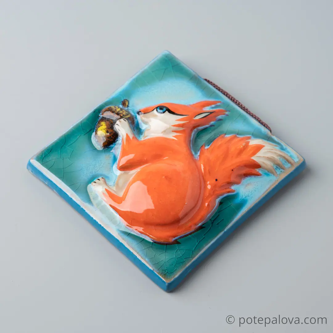 картинка Изразец ручной работы "Белочка" 3 - DishWishes.Ru