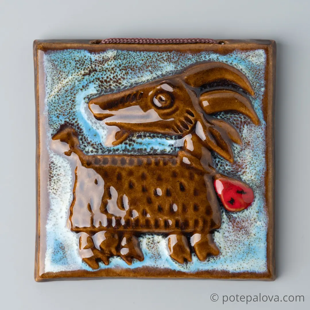 картинка Изразец ручной работы "Коза" 1 - DishWishes.Ru