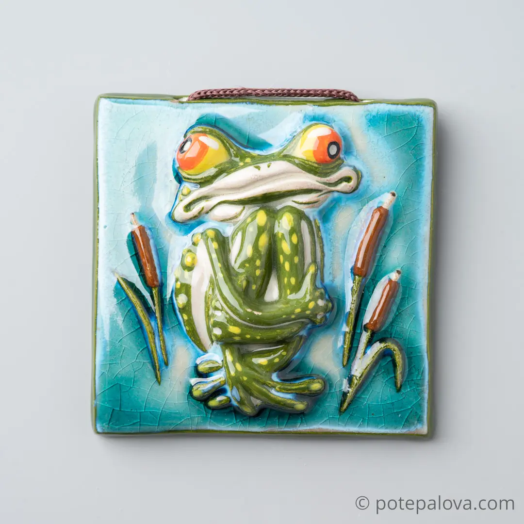 картинка Керамический изразец "Лягушонок в камышах" малый - DishWishes.Ru