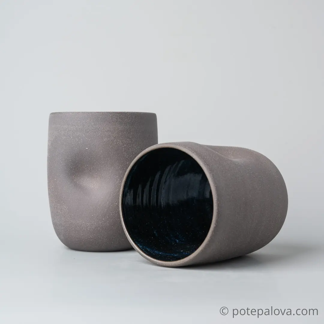 картинка Стакан гончарный Sigma с вмятинами черный 450 мл - DishWishes.Ru