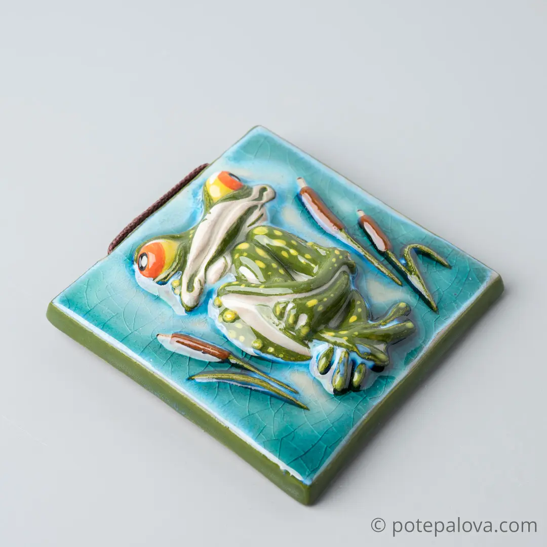 картинка Керамический изразец "Лягушонок в камышах" малый - DishWishes.Ru