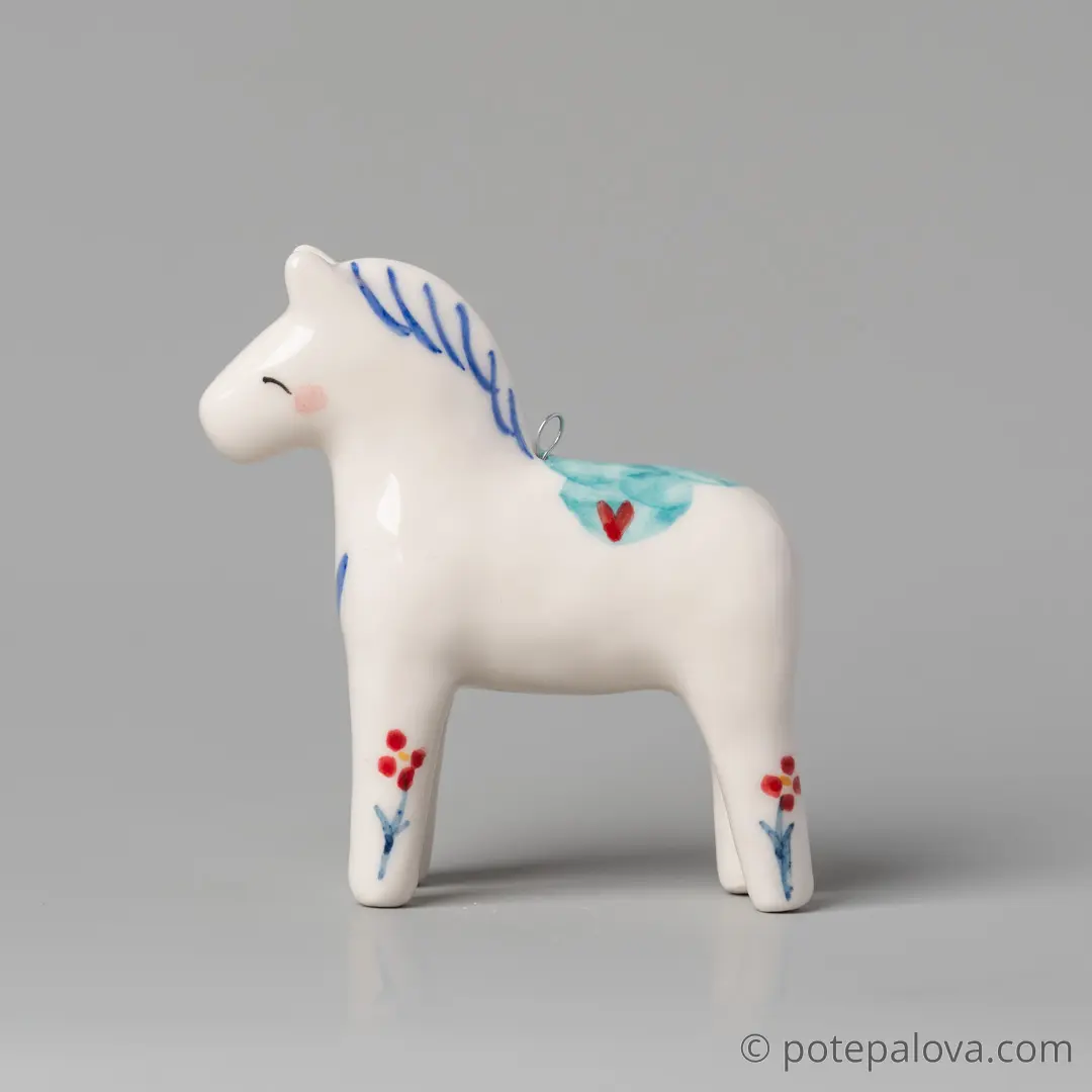 картинка Фарфоровая игрушка "Лошадка" - DishWishes.Ru