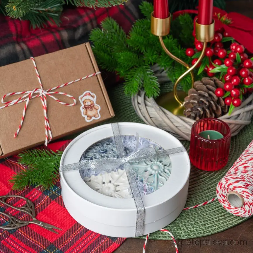 картинка Набор керамических снежинок в белой коробке 1 - DishWishes.Ru