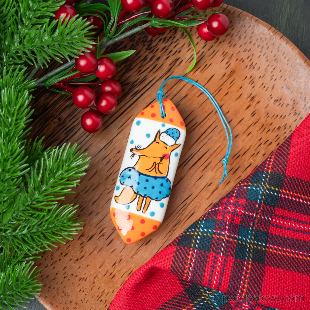 картинка Елочная игрушка в форме конфеты "Лисичка в шапочке" оранжевая - DishWishes.Ru