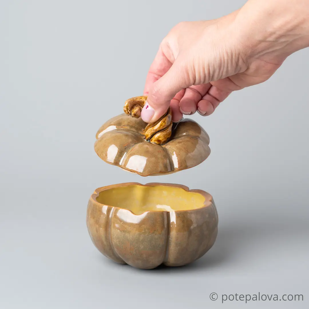 картинка Керамическая тыковка зелено-коричневая круглая большая - DishWishes.Ru