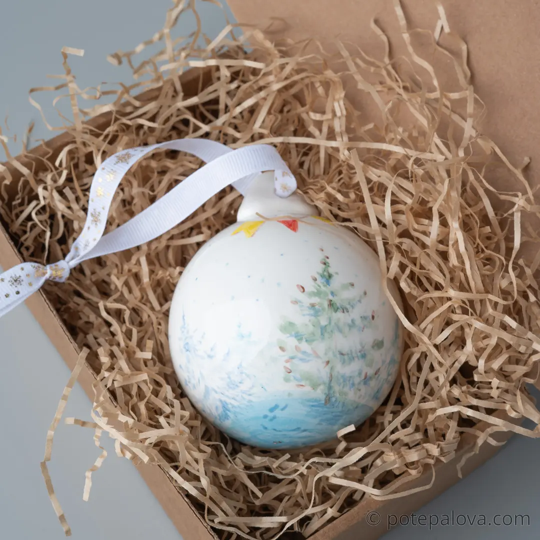 картинка Елочный шар с росписью "Новый год в лесу" - DishWishes.Ru