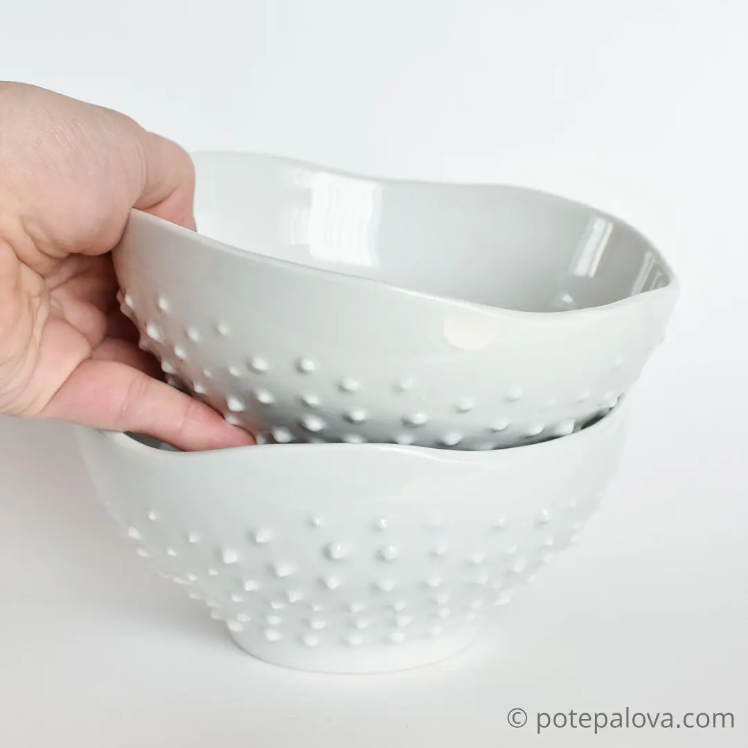 картинка Белый салатник с шипами - DishWishes.Ru
