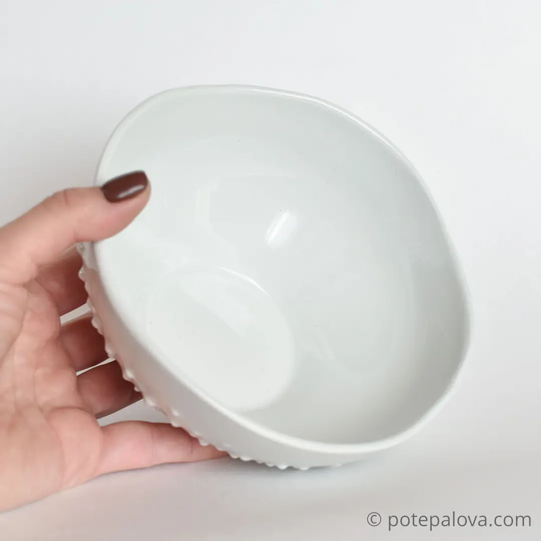 картинка Белый салатник с шипами - DishWishes.Ru