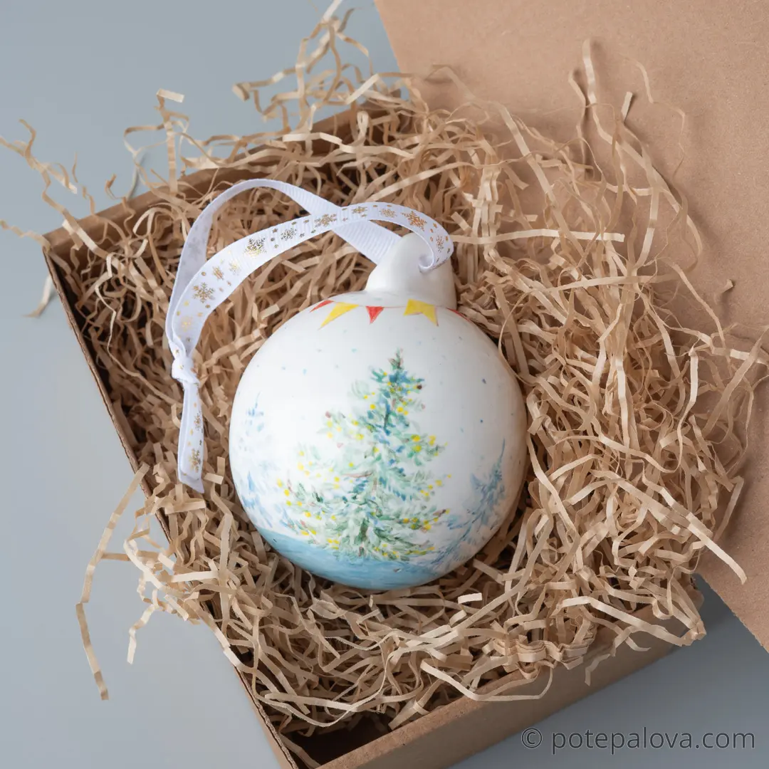 картинка Елочный шар с росписью "Новый год в лесу" - DishWishes.Ru