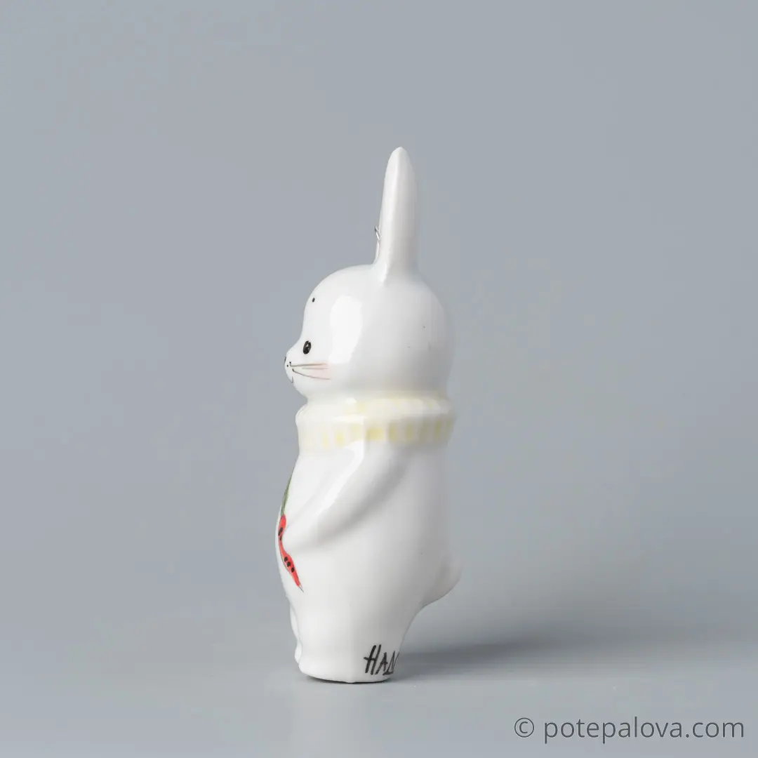 картинка Фарфоровая игрушка "Зайчик в жабо" 1 - DishWishes.Ru