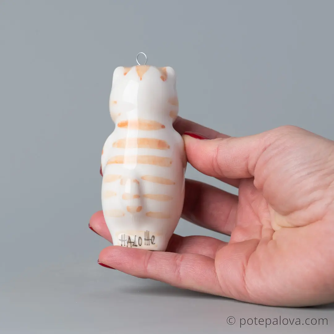 картинка Фарфоровая игрушка "Котик с бантом" 5 - DishWishes.Ru