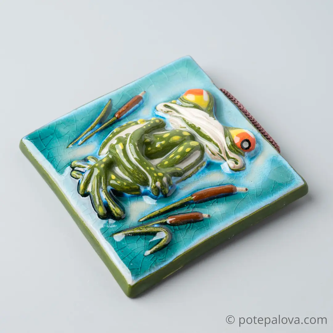 картинка Керамический изразец "Лягушонок в камышах" малый - DishWishes.Ru